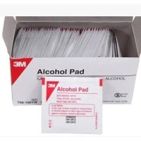 แอลกอฮอล์แผ่น Alcohol Pad 3M กล่อง 200 ซอง แอลกอฮอล์แผ่น Alcohol Pad 3M กล่อง 200 ซอง